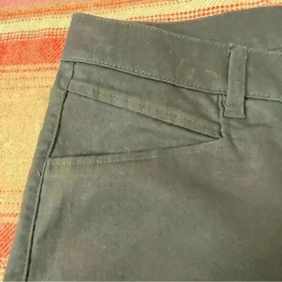 LANE BRYANT Bermuda Jean Short Flex Magic Mid Rise NWT Size 26 - Picture 4 of 7